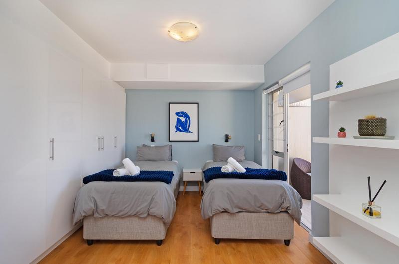 To Let 2 Bedroom Property for Rent in Dolphin Beach Western Cape